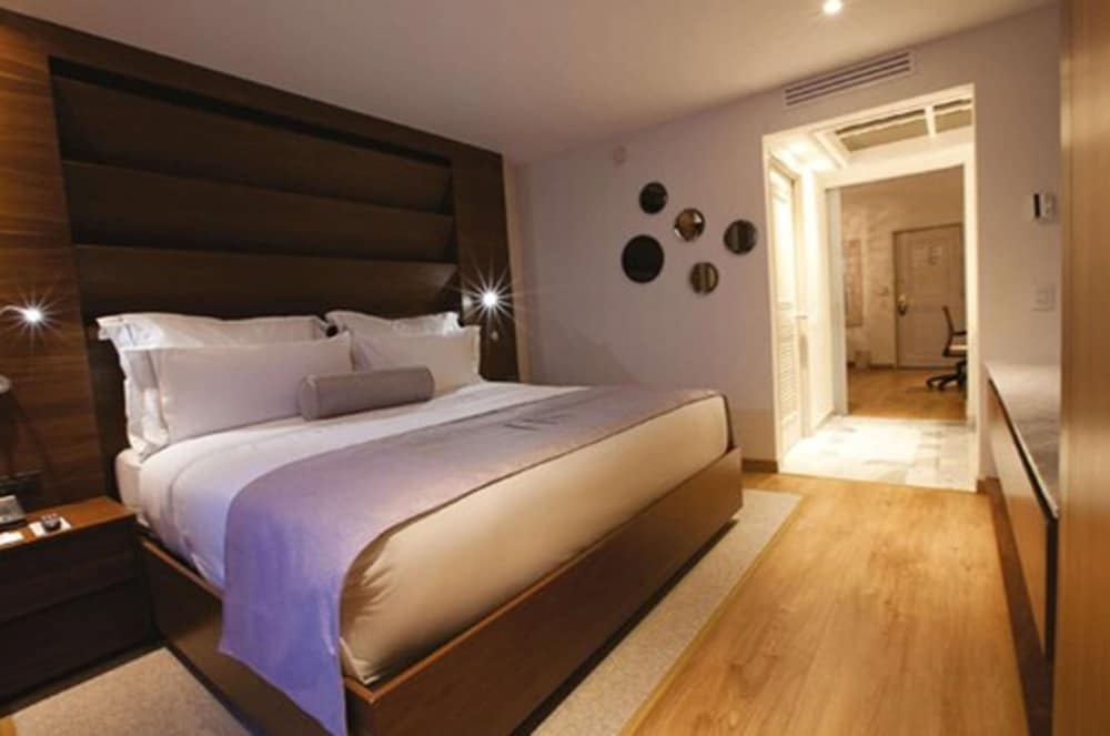JUNIOR SUITE, EXECUTIVE