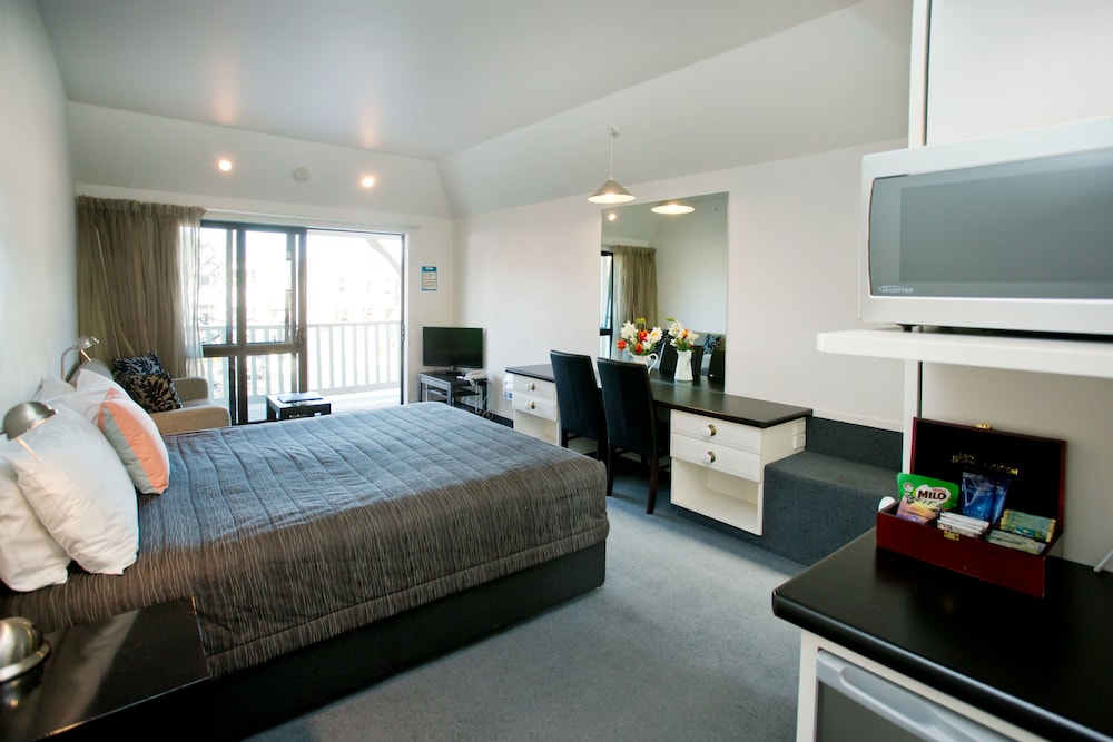 Cable Court Motel 13/37