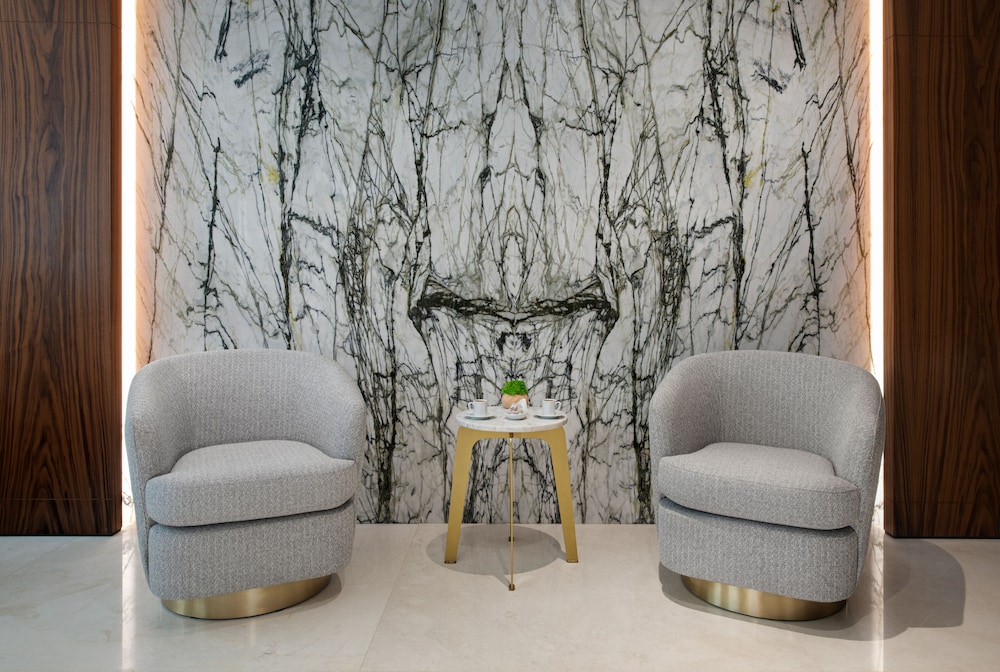 Gleam Collection Hotel 46/62
