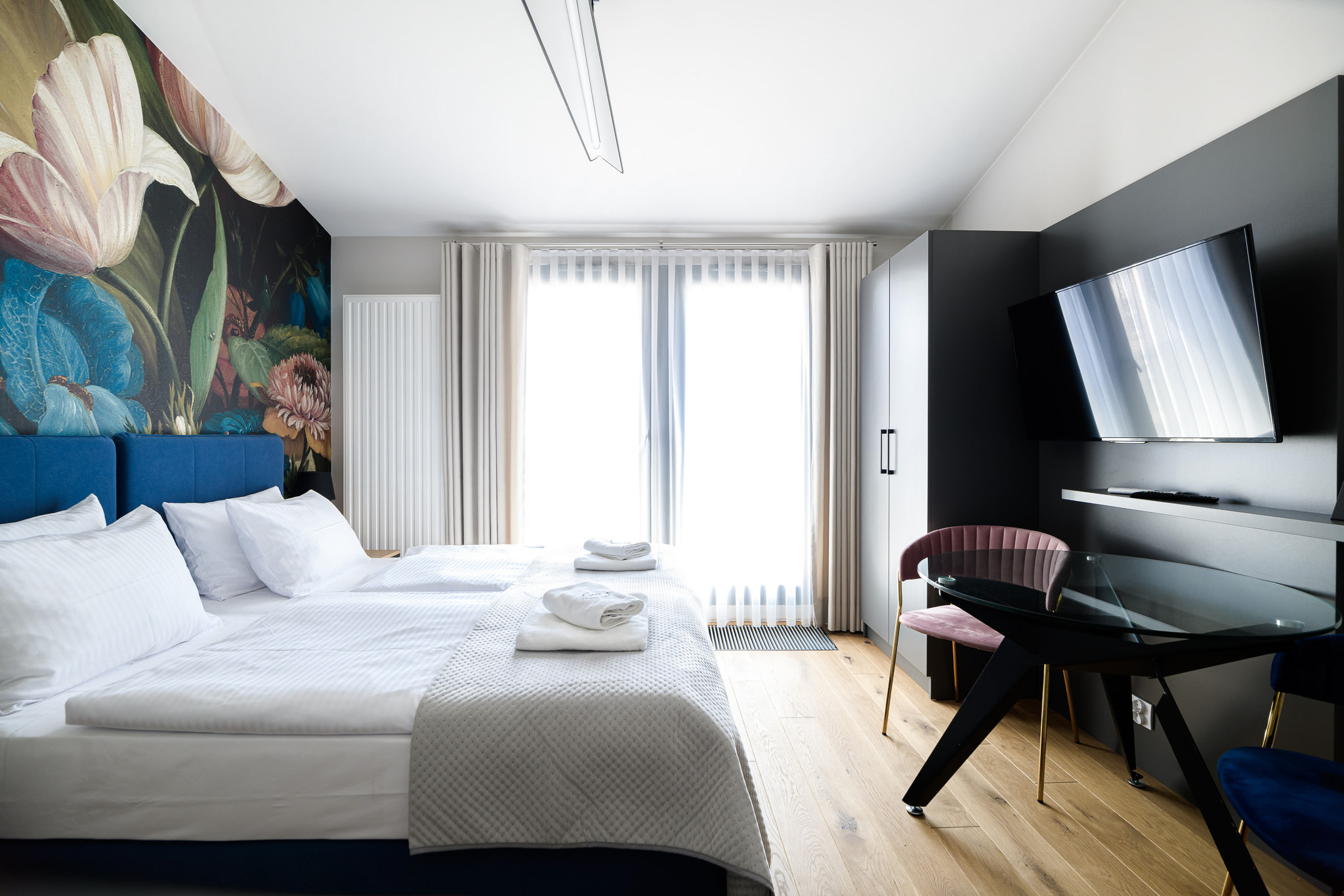 Studio, King Bed