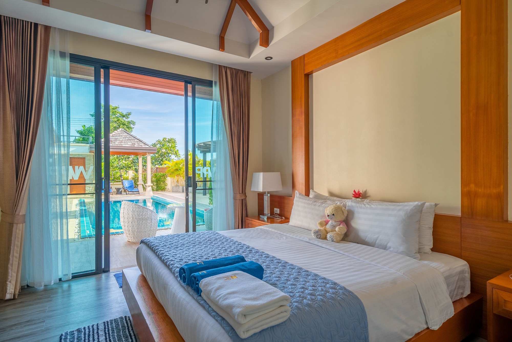 4 BEDROOMS, POOL, VILLA