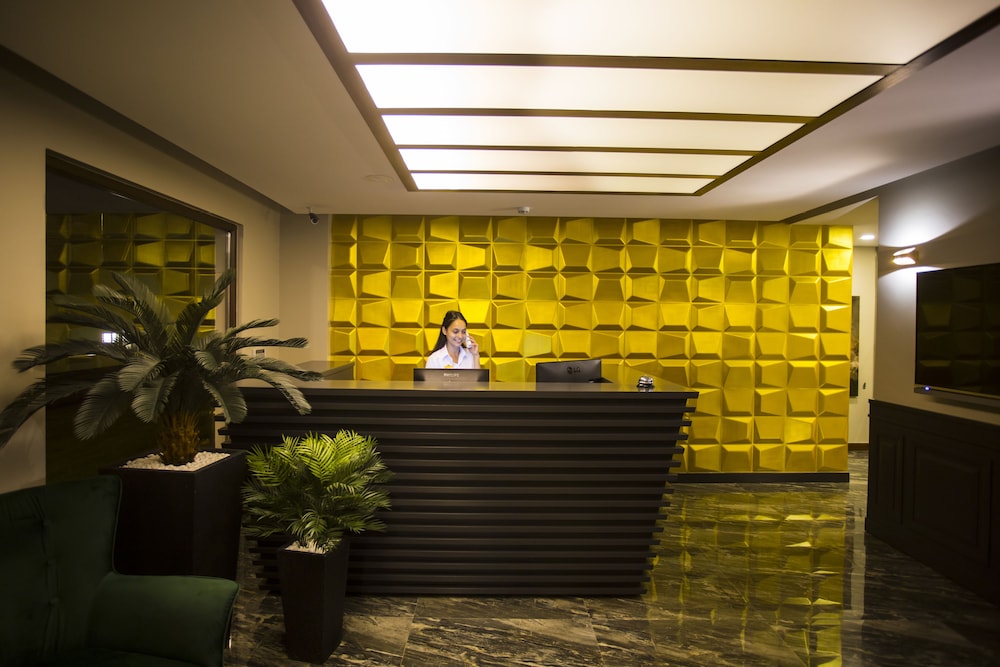 Maxuite Hotel In Home 7/37