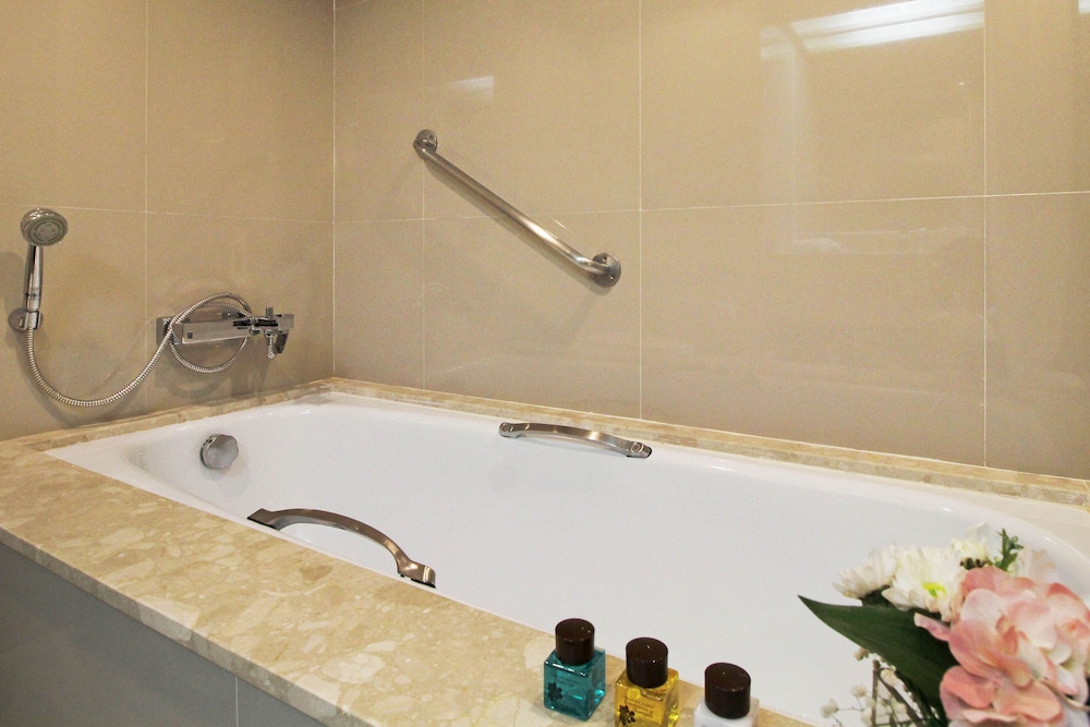 غرفة ديلوكس بسرير كينج، The Imperial Hotel And Convention Centre Korat 4/4