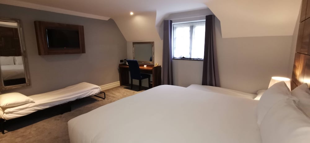 Stanhill Court Hotel 23/74