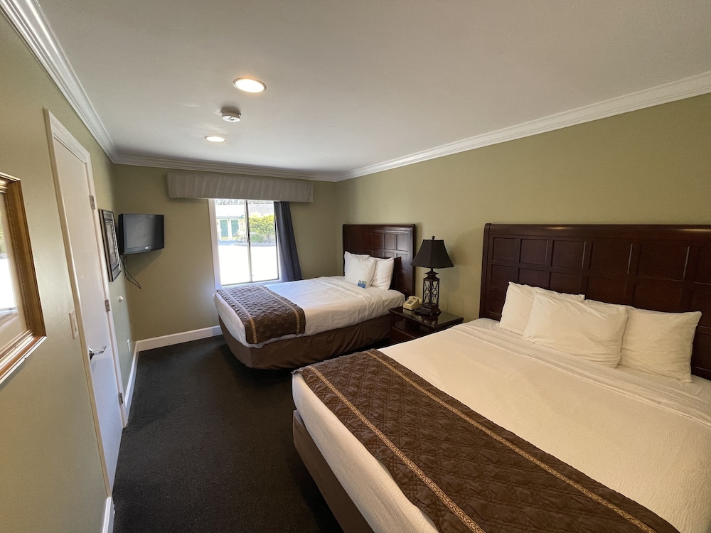Sea Breeze Inn And Cottages 12/75