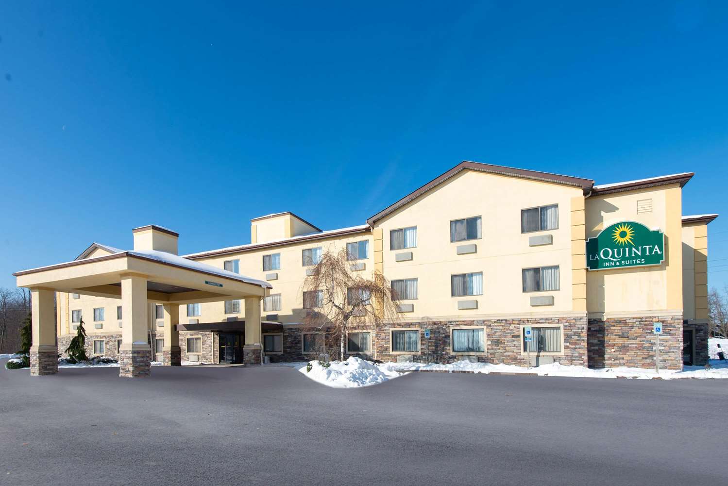 La Quinta Inn & Suites by Wyndham Erie 43/51