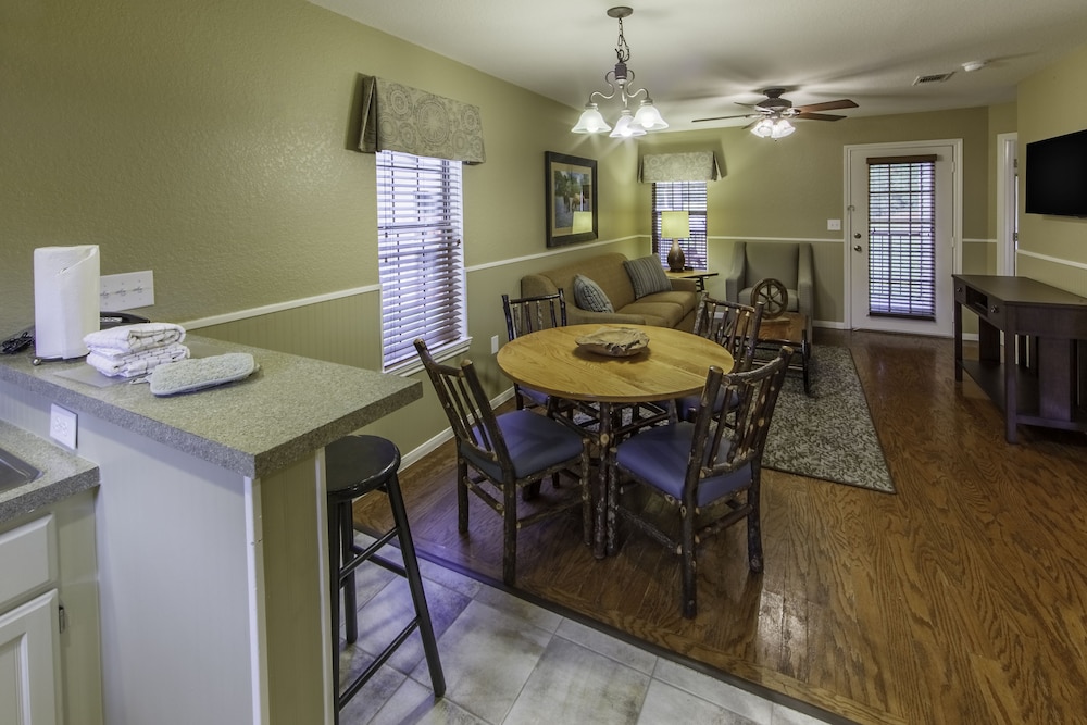 Holiday Inn Club Vacations Piney Shores Resort Lake Conroe 41/68