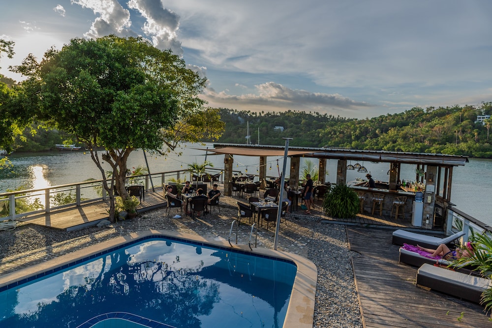 Edgewater Dive & Spa Resort 68/73