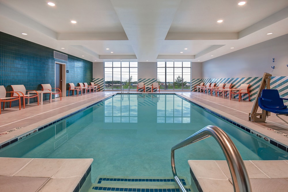 Holiday Inn Erie 56/64