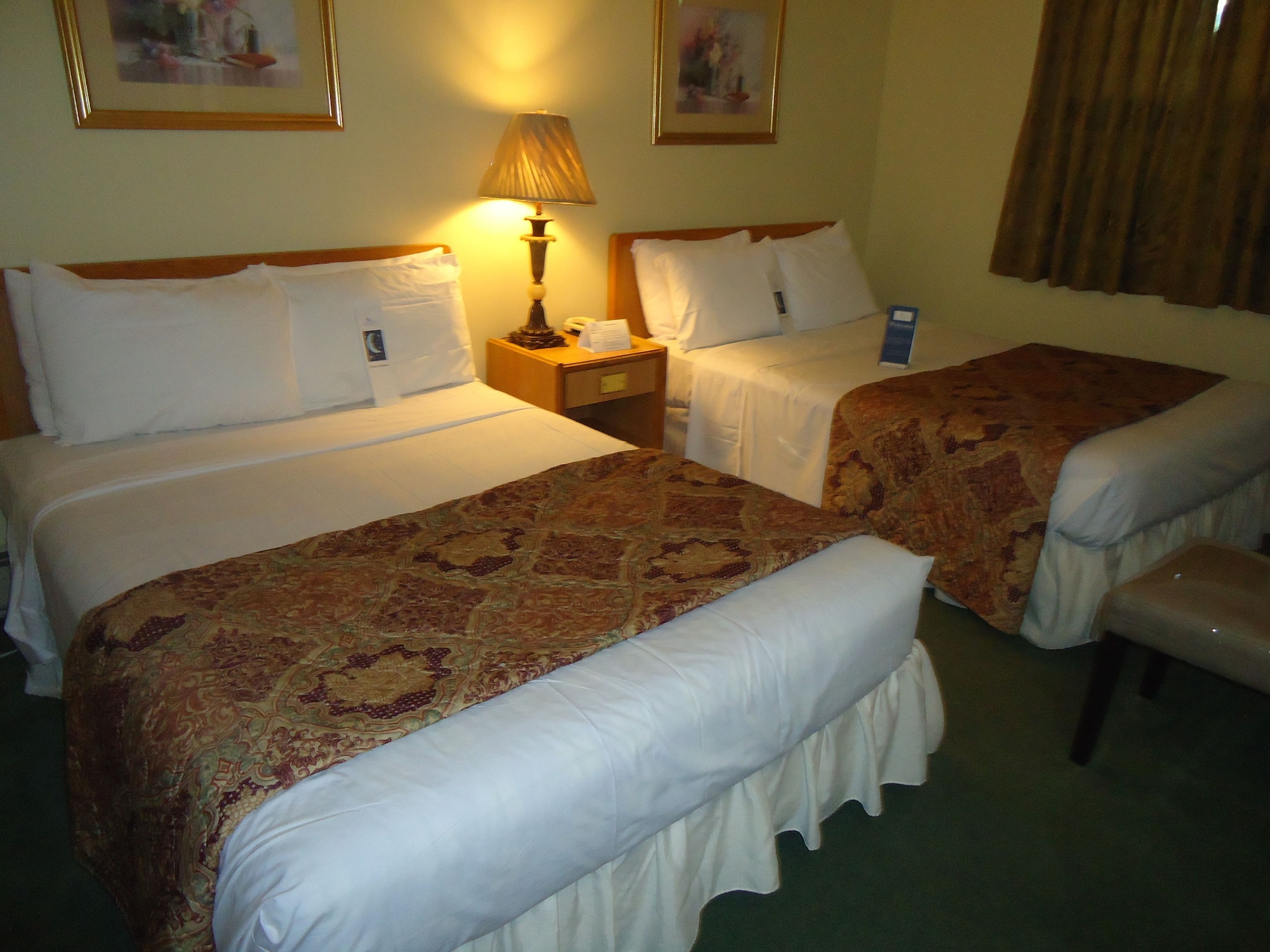 ECONOMY, 2 DOUBLE BEDS