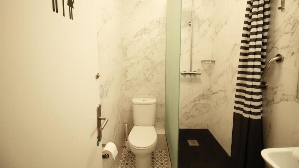 MIXED DORM, STANDARD, 4 BEDS, SHARED BATHROOM