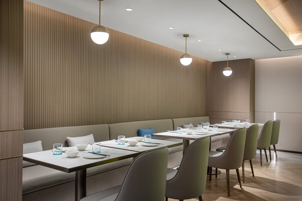 Holiday Inn Express Shanghai Gumei 46/56
