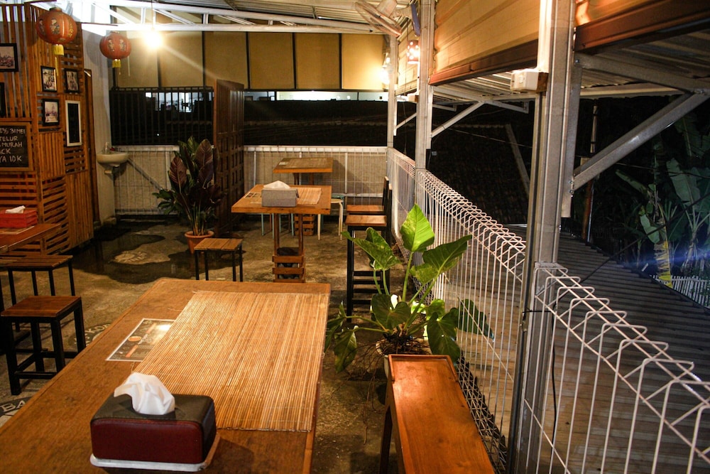 Super OYO Capital O 2258 Santana Syariah Guest House 29/41