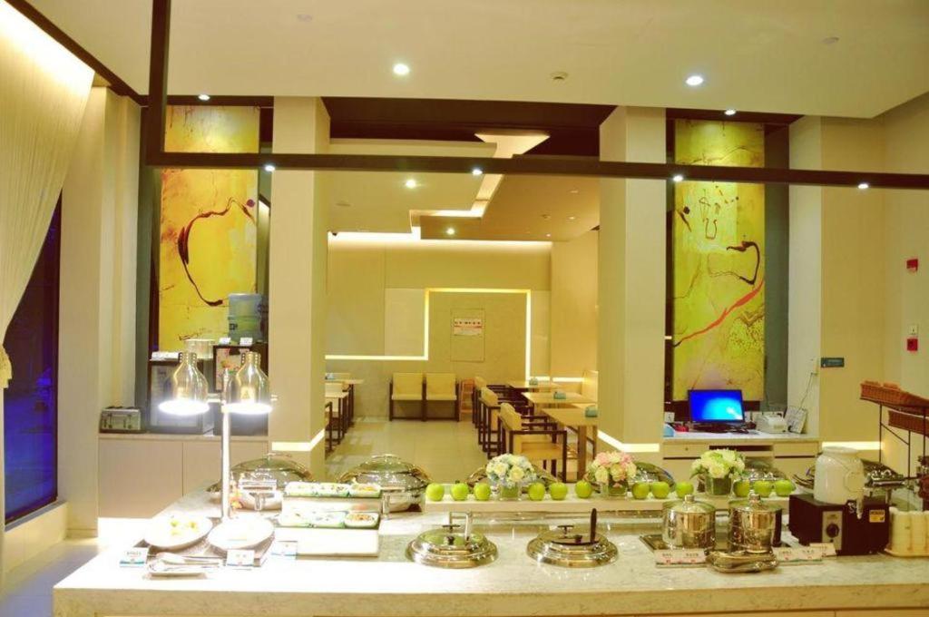 Jinjiang Inn Select (Xuzhou Suning Plaza Jianguo East Road) 40/55