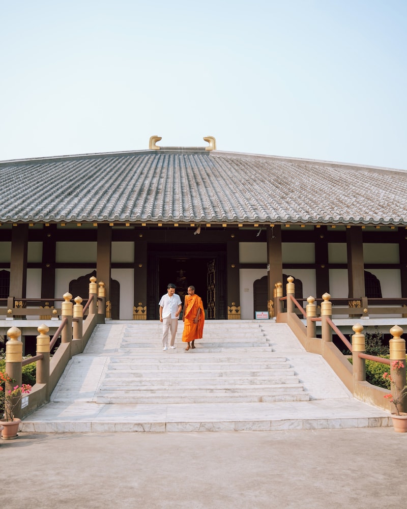Lumbini Hokke in Sauraha Pharsatikar