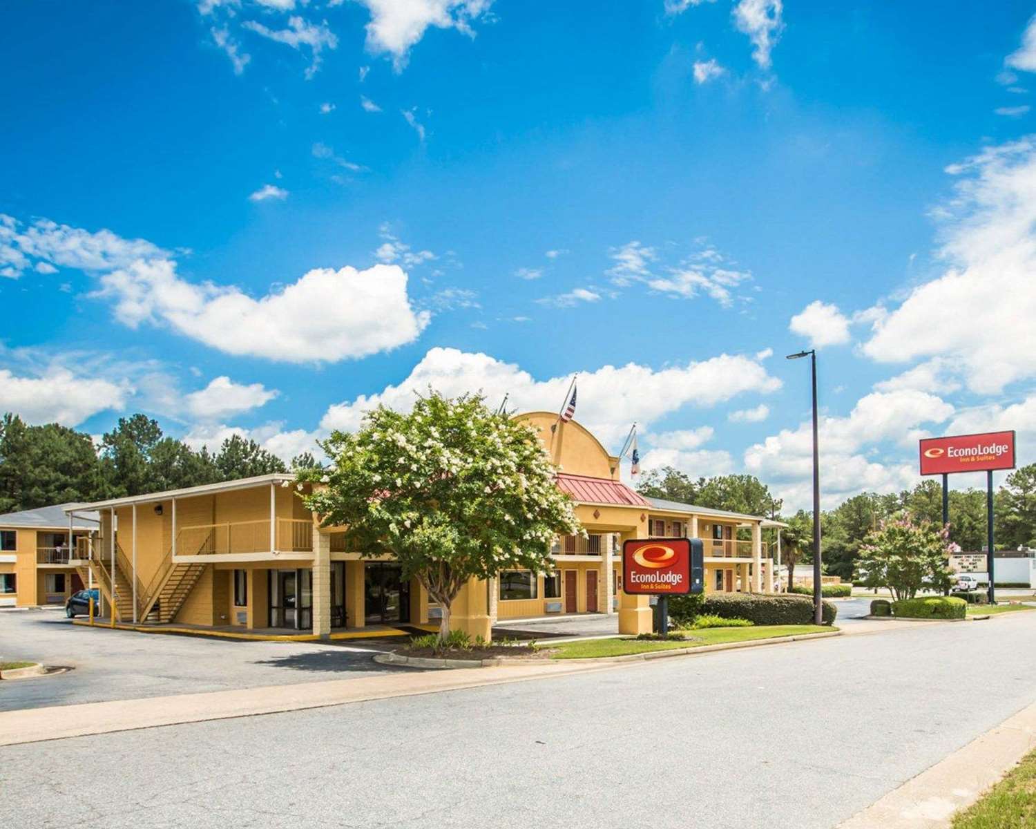 Econo Lodge Inn & Suites at Fort Moore 31/31