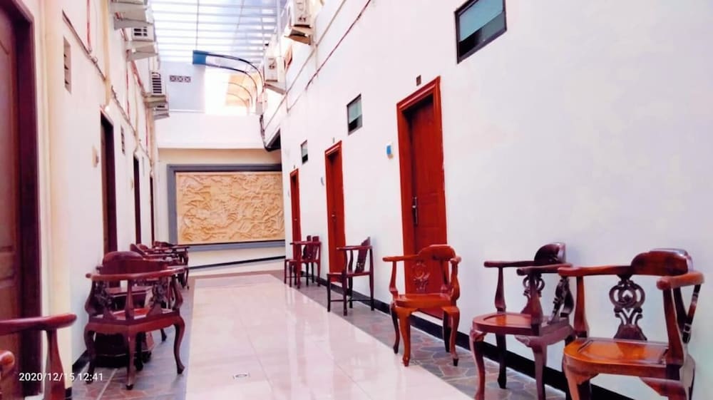 Satya Graha Hotel 66/79