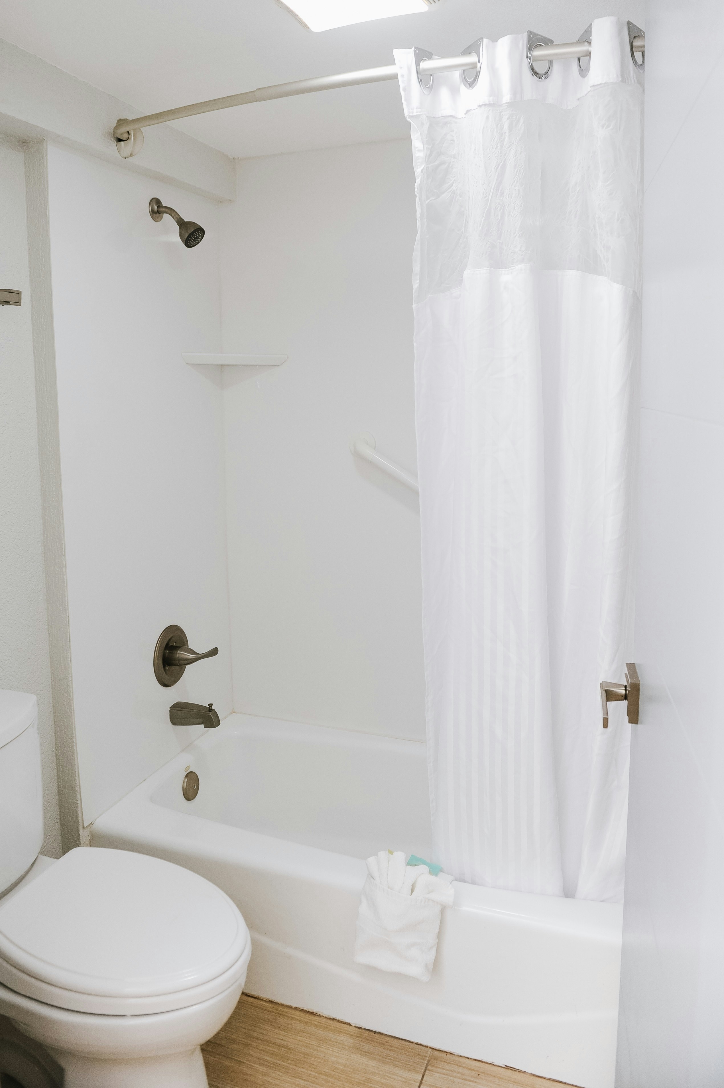 Regency Inn &amp; Suites 25/26
