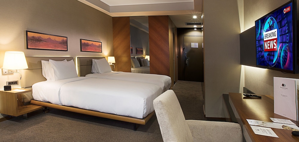 ROOM, TWIN BEDS