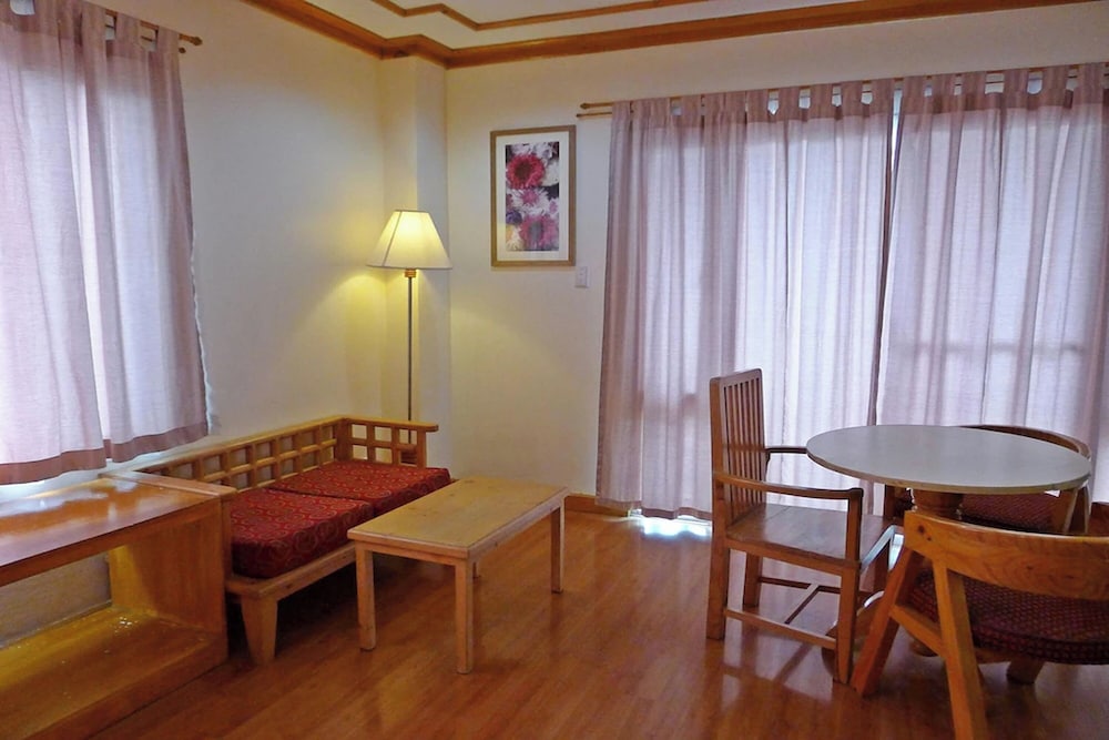 Ridgewood Hotel 33/55