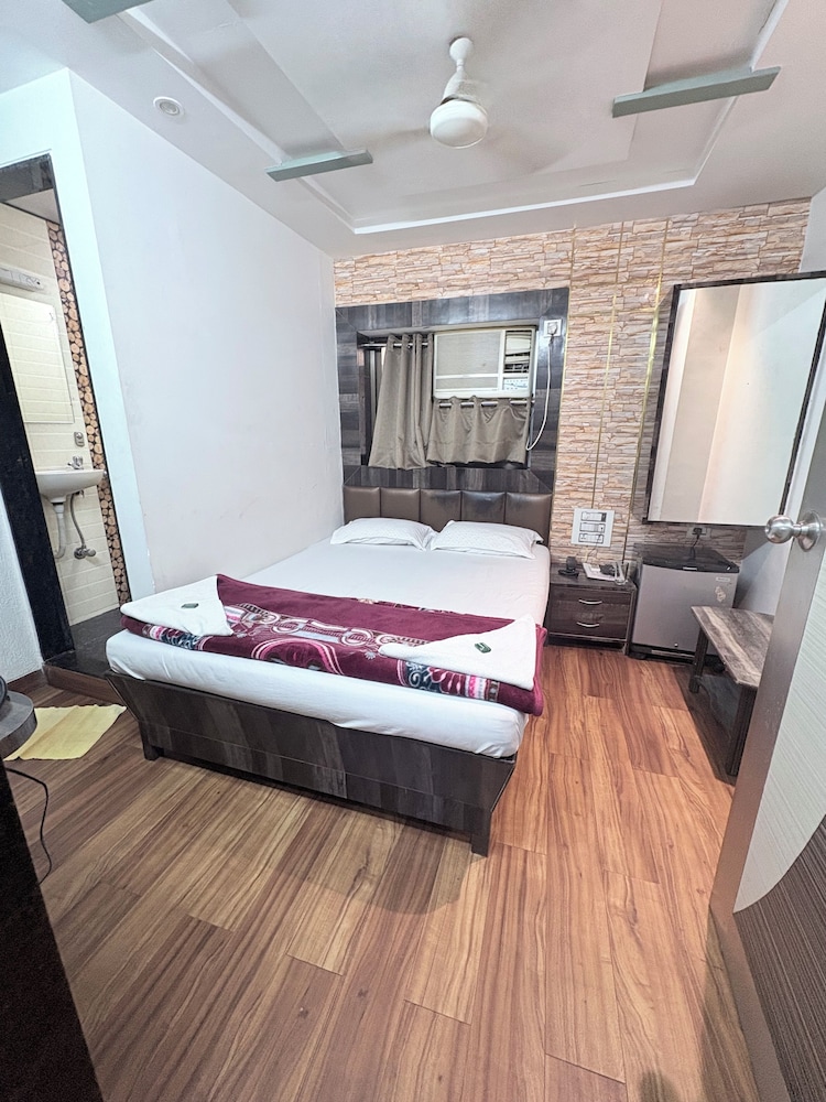 Hotel Broadway Colaba Mumbai 12/50