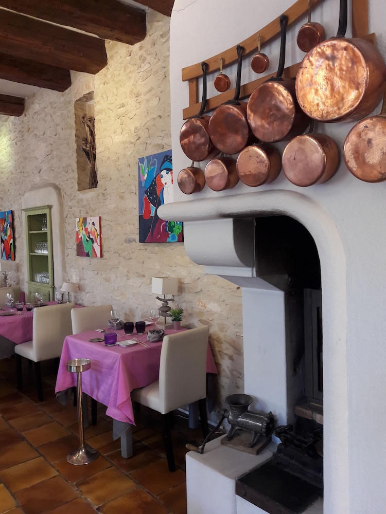 AUBERGE DE TAVEL 26/42