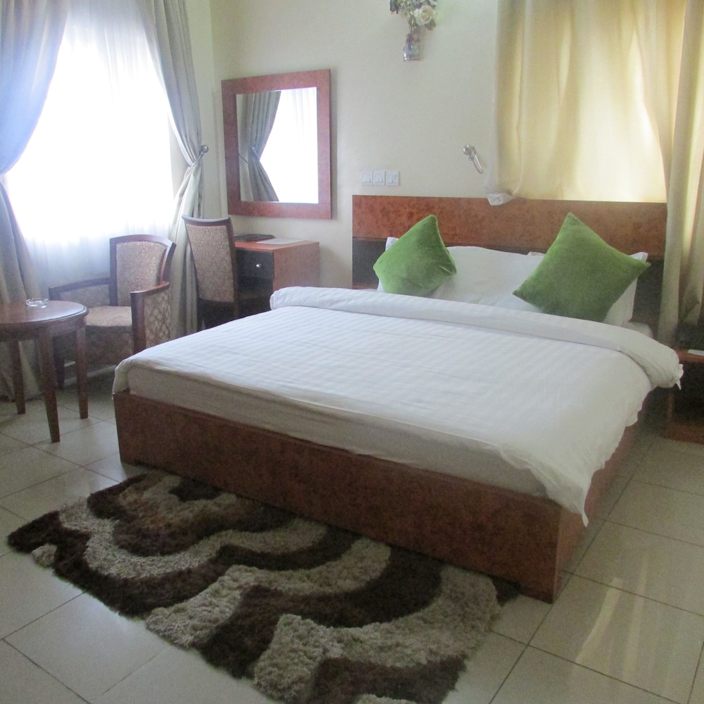 Petrus Hotels Royale 18/50