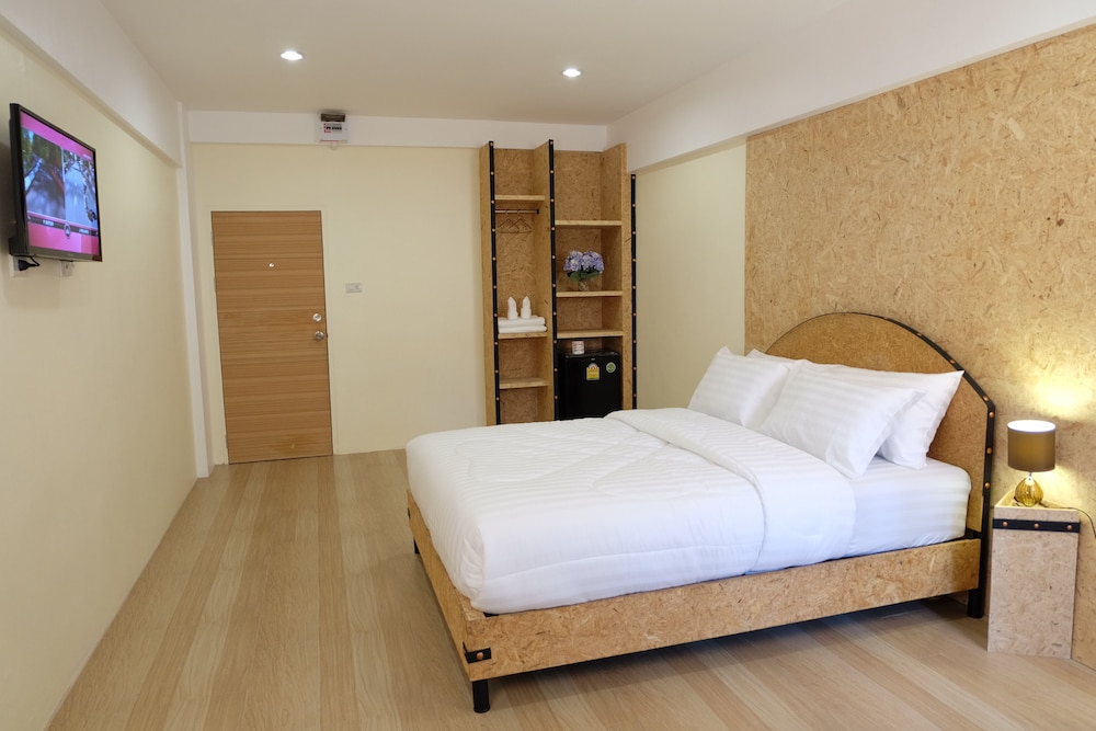 DELUXE, DOUBLE BED