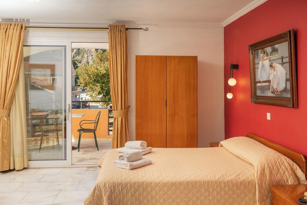 ODYSSEUS PALACE 22/50