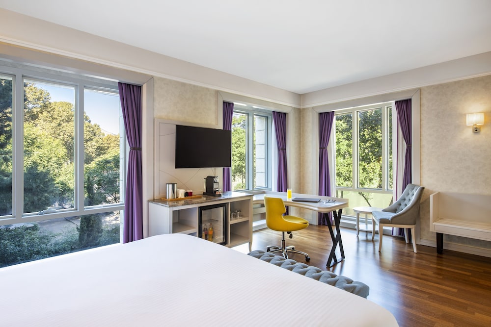 DELUXE, PRIVILEGE, DOUBLE BED