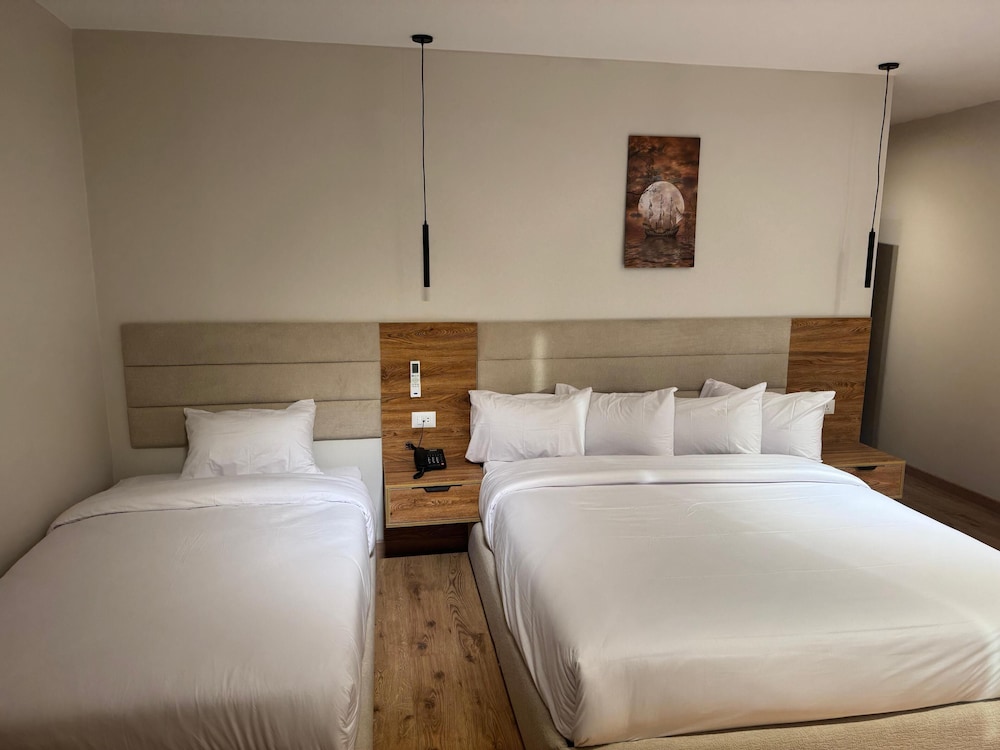 Palacio Pyramids Hotel 20/80