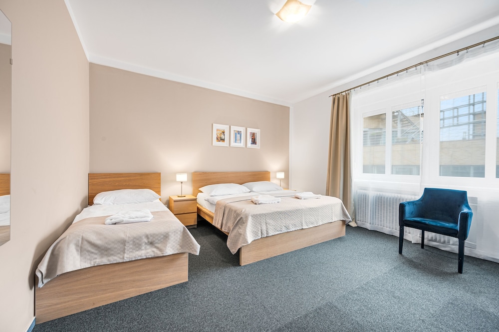 ROOM, TRIPLE, PRIVATE BATHROOM