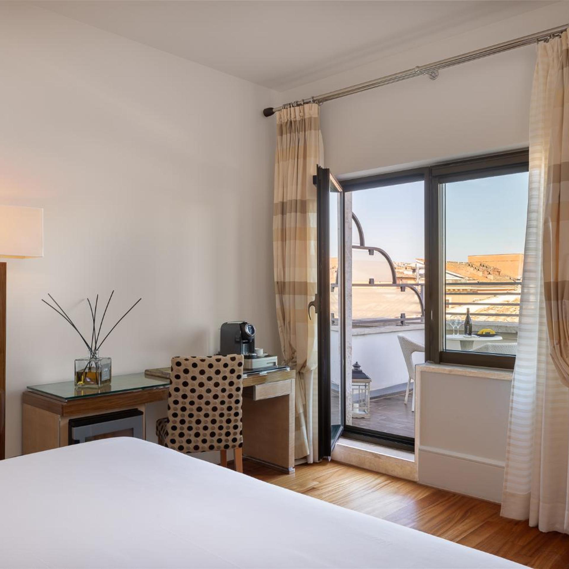 Executive, Suite, Sofa, UNAHOTELS Deco Roma 2/4