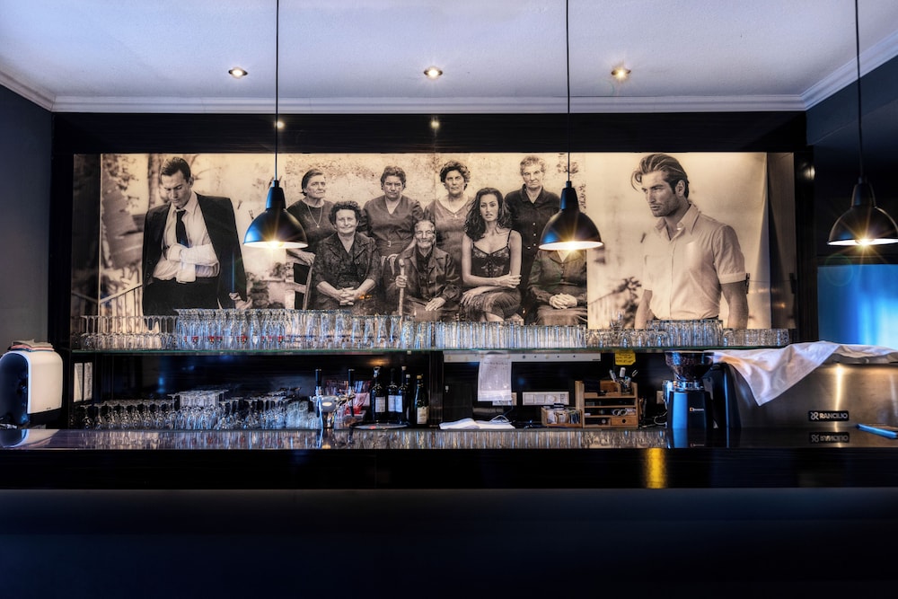 BOUTIQUE HOTEL SOCIETE 2/43