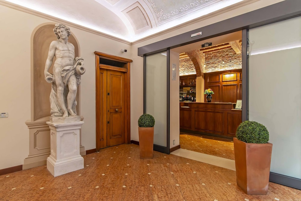 Hotel Porta Faenza 16/87