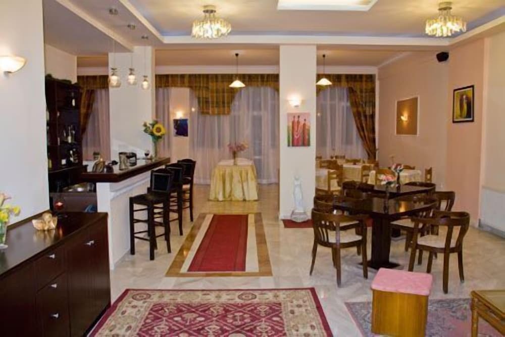 ALEXIOU HOTEL 33/42