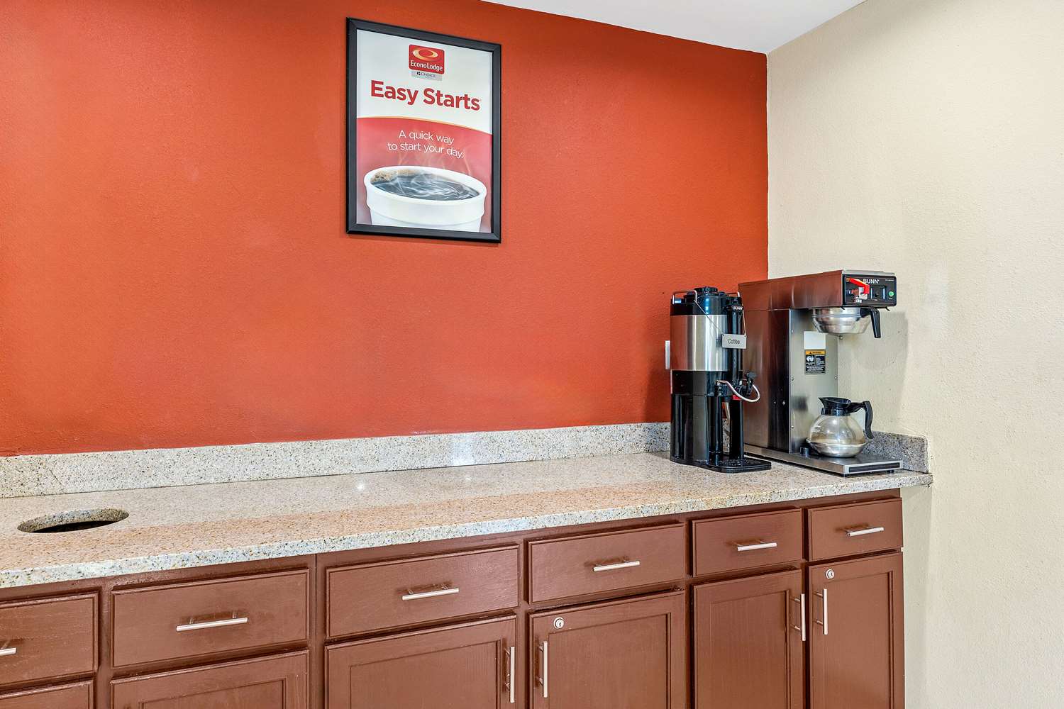 Econo Lodge Akron Copley Northwest 9/34