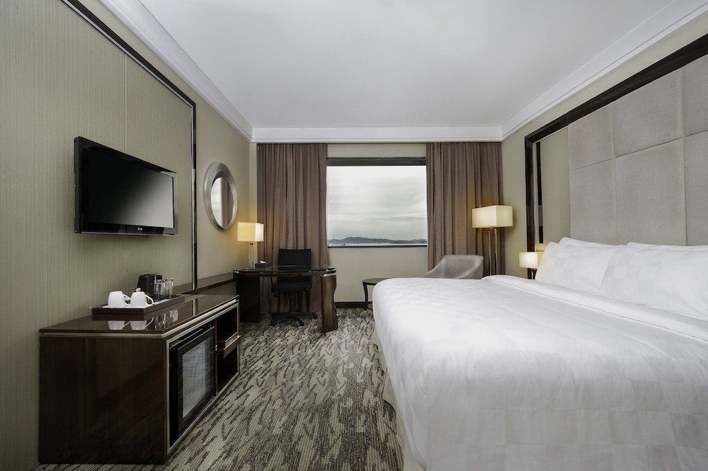 SWISS-BELHOTEL HARBOUR BAY 11/81