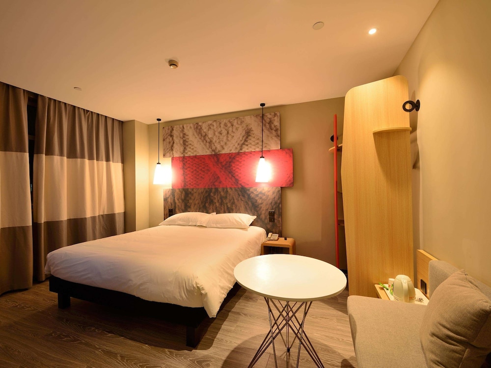 IBIS Shanghai New Hongqiao Hotel 39/68