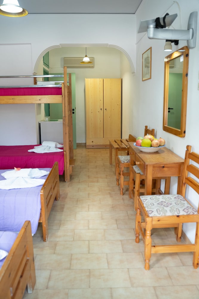 Dimitris Villa Hotel 53/67