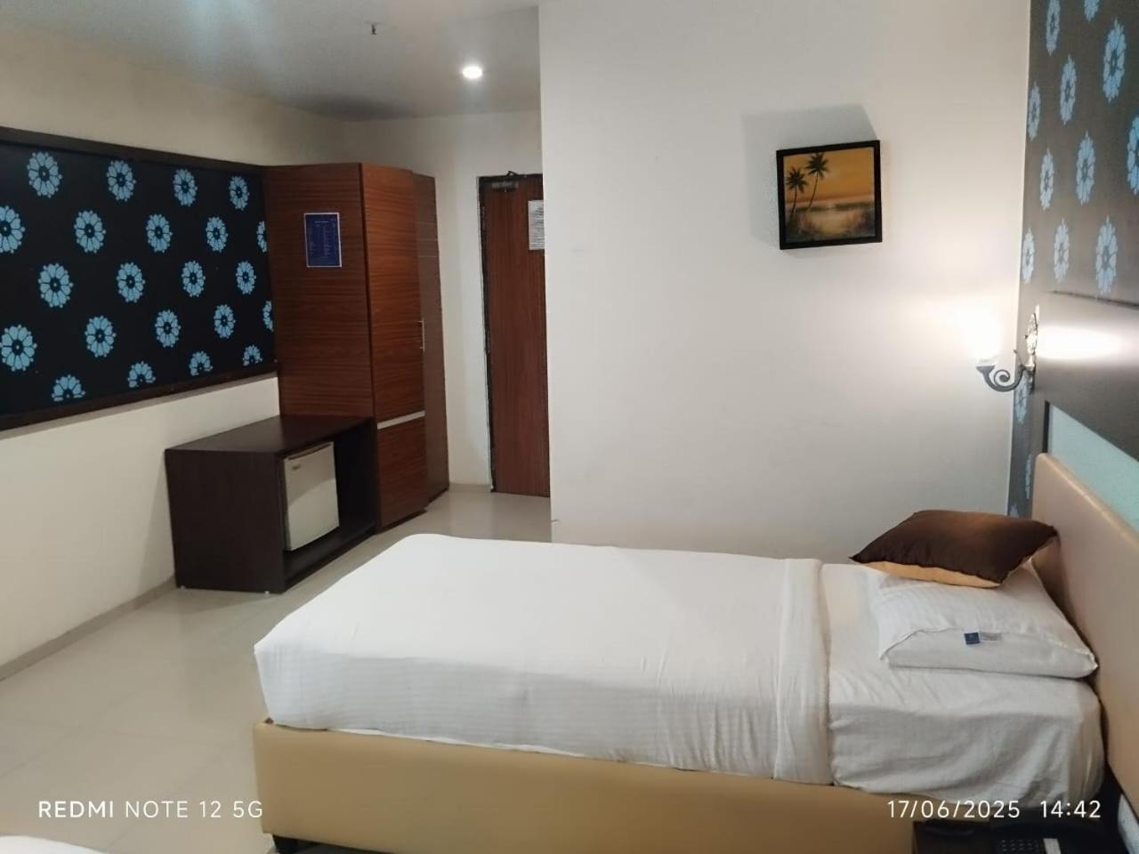 HOTEL SITARA GRAND LB NAGAR 7/26