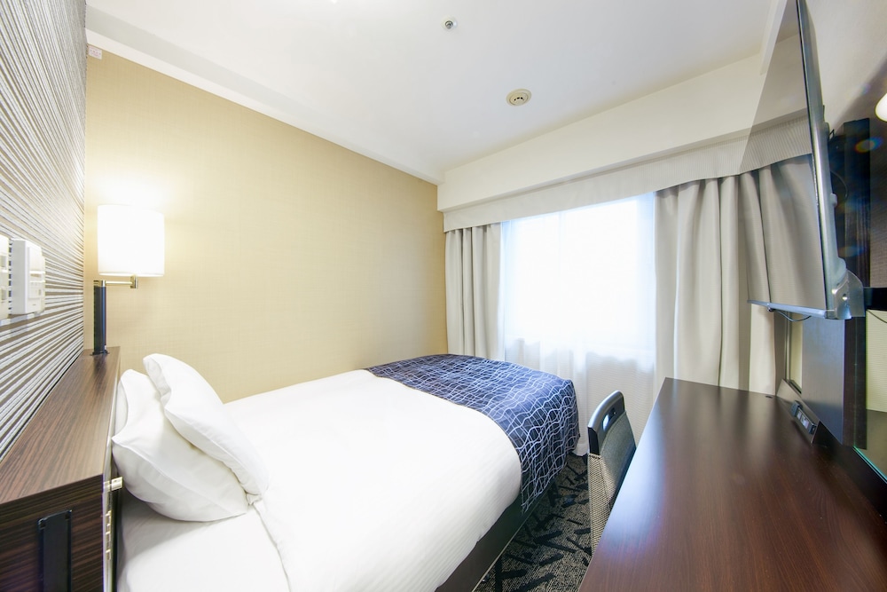 ROOM, SINGLE, SMOKING