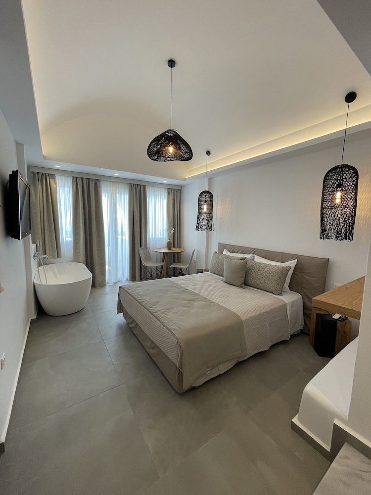 SUITE, SEA VIEW, OUTDOOR JETTED TUB