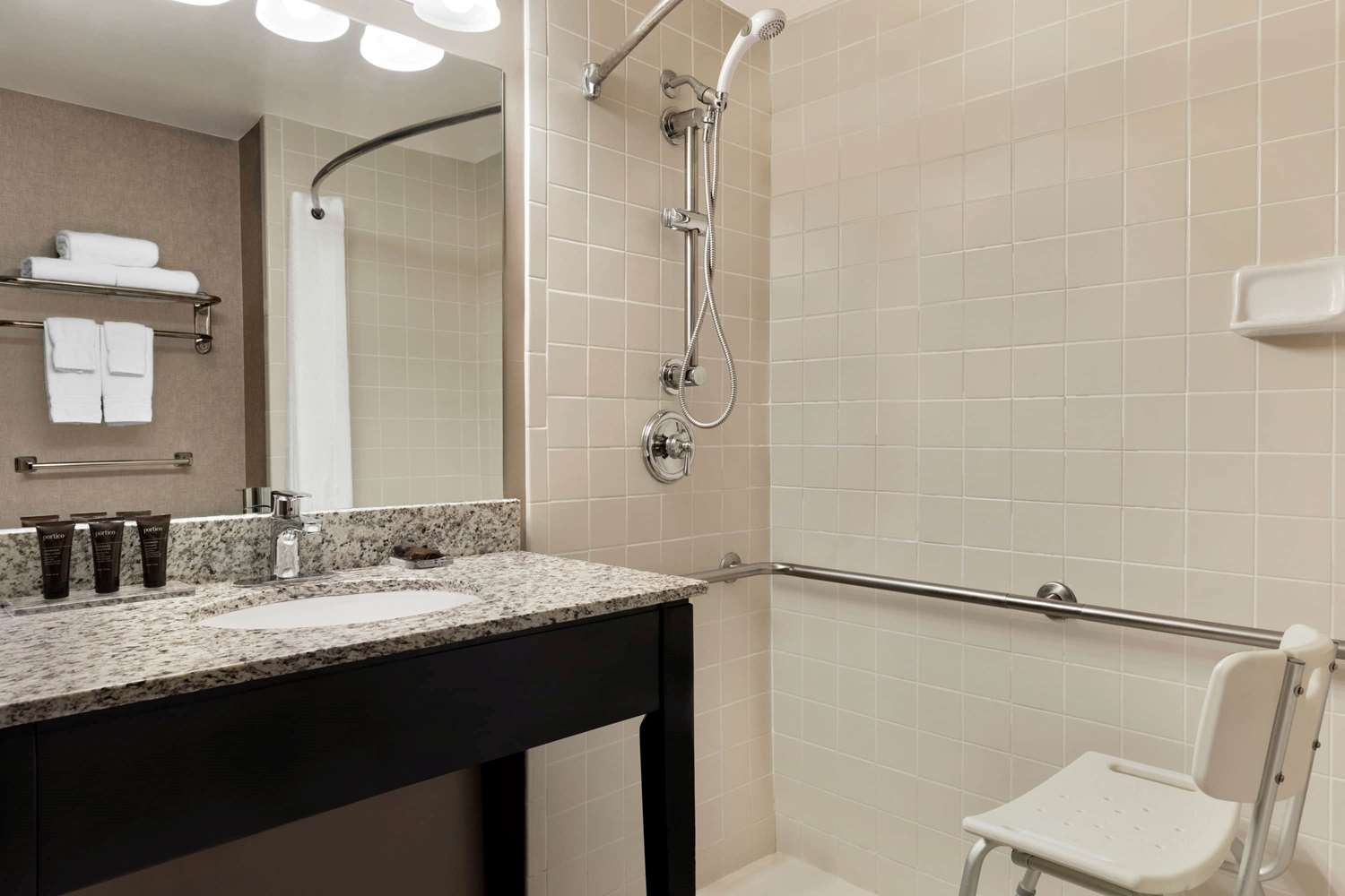 Wingate By Wyndham Cincinnati Blue Ash 27/28