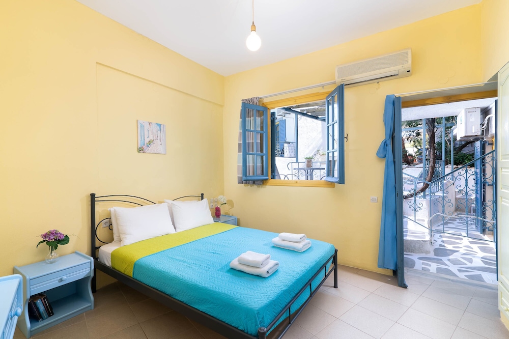ECONOMY, STUDIO, PARTIAL SEA VIEW