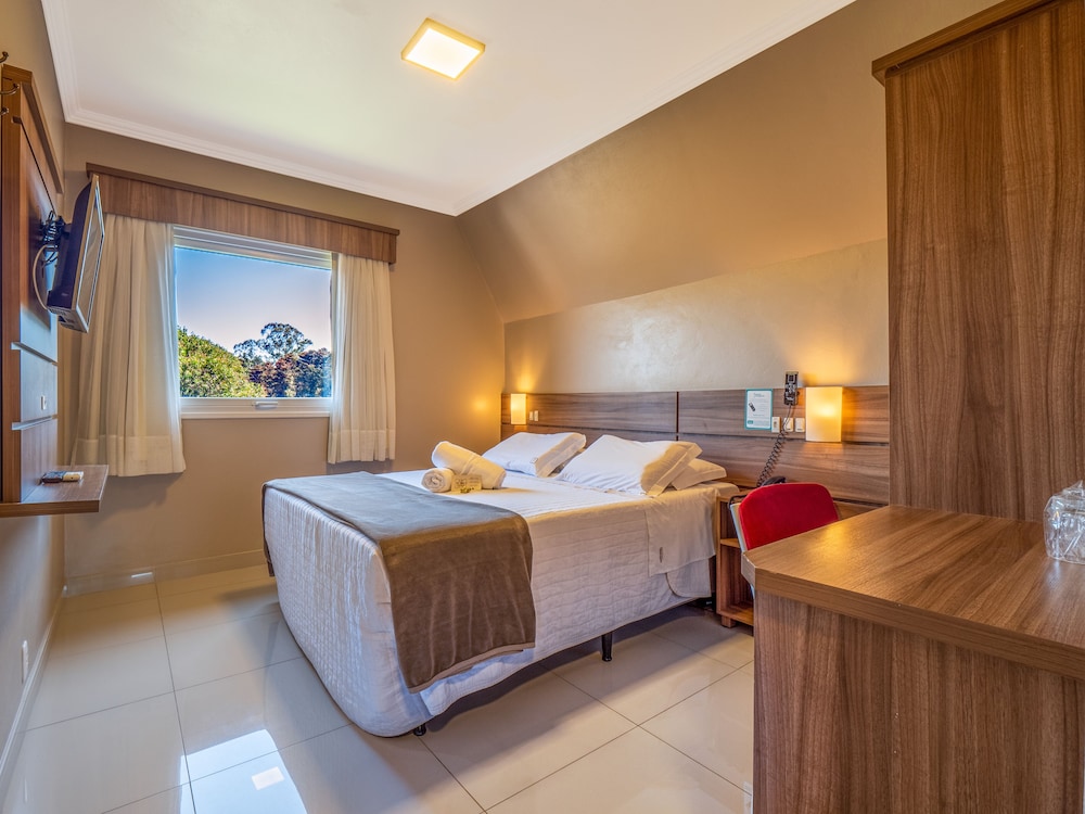DELUXE, DOUBLE BED