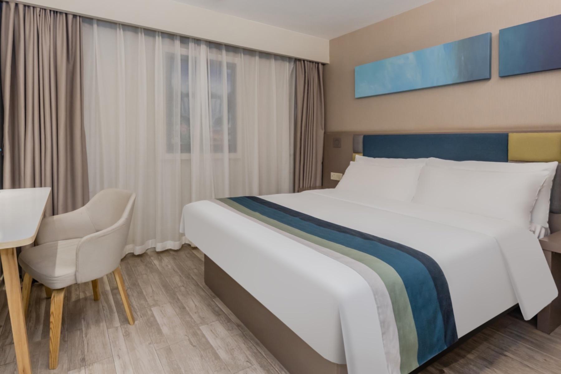 Home Inn Selected (South Square of Shanghai Railway Station) 43/63