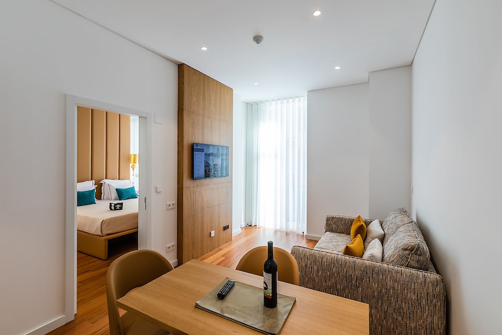 The 7 Hotel 55/71