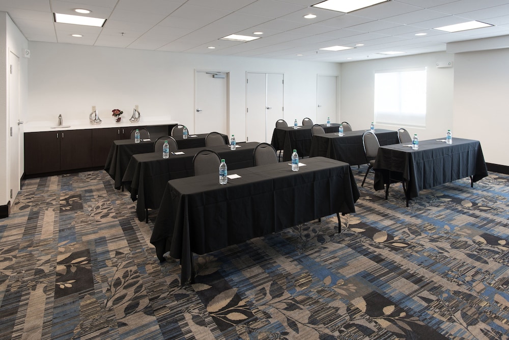 Holiday Inn Express And Suites East Wichita I 35 Andover 39/41