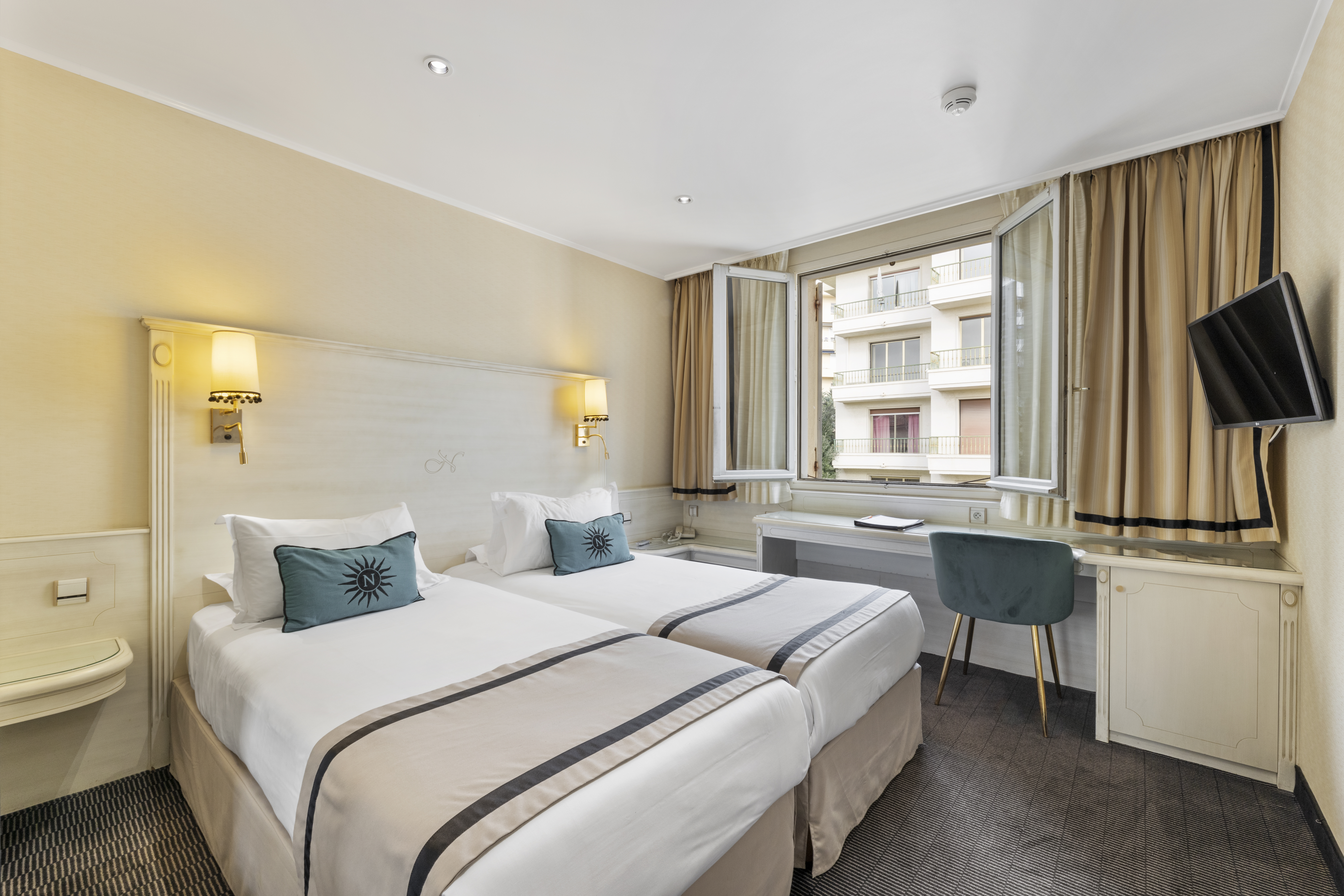 غرفة قياسية بسريرين منفصلين، Hotel Napoleon Ajaccio 4/10